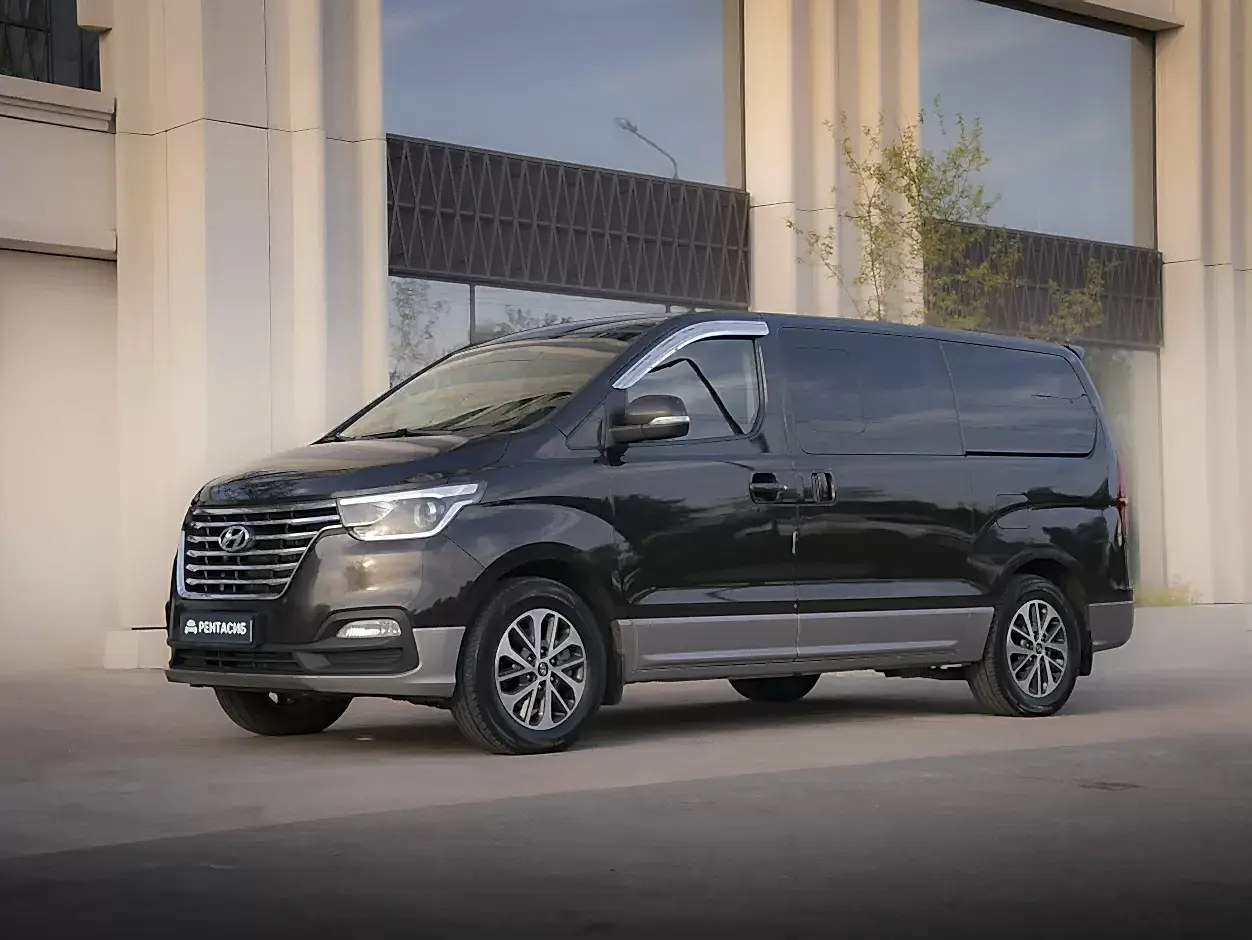 Аренда Hyundai Grand Starex 2019 Если вам нужен просторный и комфортный минивэн для проката в Алматы без водителя, рекомендуем рассмотреть Hyundai Grand Starex 2019 года выпуска. Этот автомобиль идеально подходит для семейных путешествий и деловых поездок как для физических, так и для юридических лиц. | site65.local